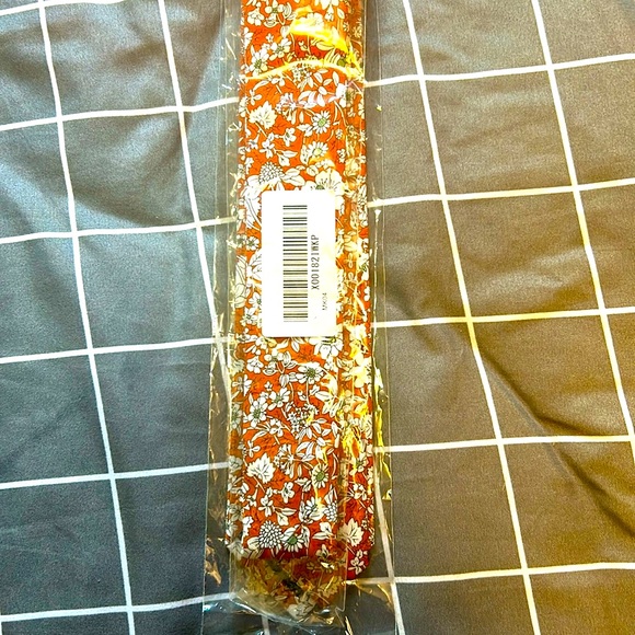 Slim floral tie still in packaging (have two of them) - Picture 3 of 5